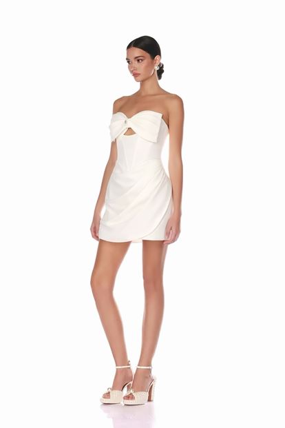 Robe de soirée à buste orné d'un nœud en os